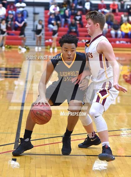 Thumbnail 2 in Lincoln vs Capital (WIAA 3A Regional) photogallery.