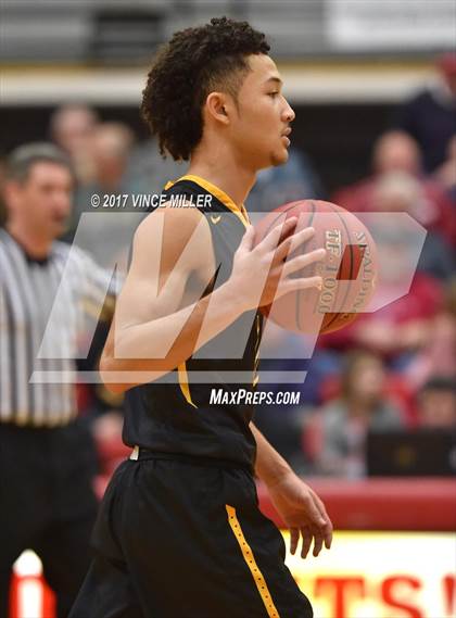 Thumbnail 1 in Lincoln vs Capital (WIAA 3A Regional) photogallery.