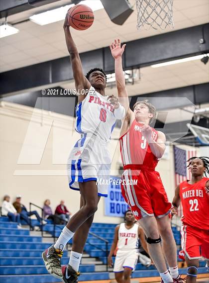 Thumbnail 3 in Mater Dei vs. San Leandro (CDM Beach Bash Tournament) photogallery.