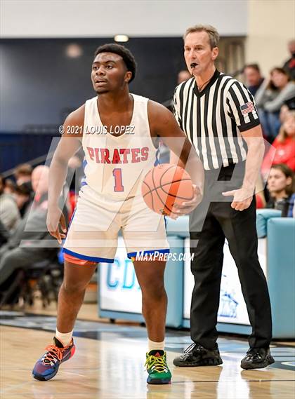 Thumbnail 3 in Mater Dei vs. San Leandro (CDM Beach Bash Tournament) photogallery.