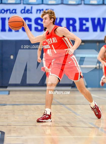 Thumbnail 1 in Mater Dei vs. San Leandro (CDM Beach Bash Tournament) photogallery.