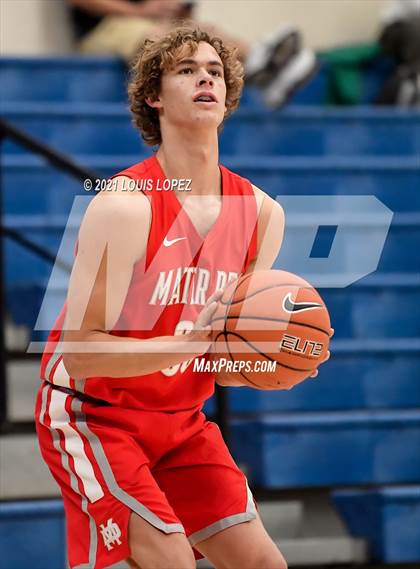 Thumbnail 2 in Mater Dei vs. San Leandro (CDM Beach Bash Tournament) photogallery.