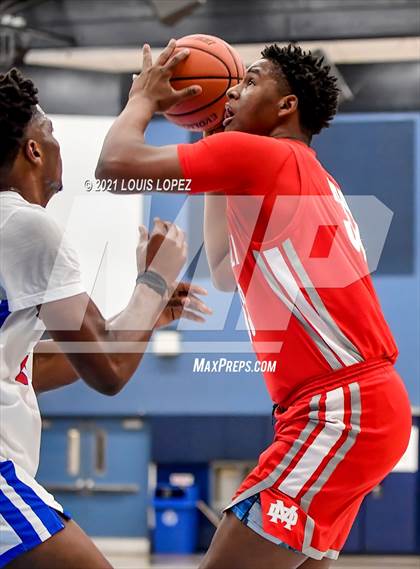 Thumbnail 2 in Mater Dei vs. San Leandro (CDM Beach Bash Tournament) photogallery.