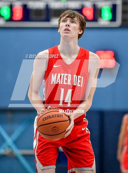 Thumbnail 2 in Mater Dei vs. San Leandro (CDM Beach Bash Tournament) photogallery.