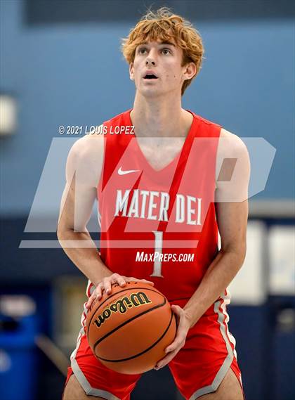 Thumbnail 3 in Mater Dei vs. San Leandro (CDM Beach Bash Tournament) photogallery.