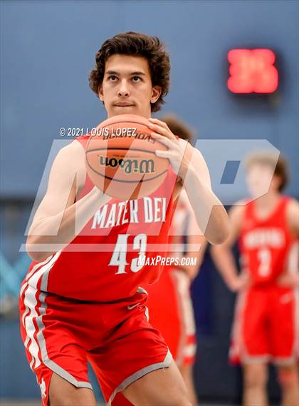 Thumbnail 2 in Mater Dei vs. San Leandro (CDM Beach Bash Tournament) photogallery.