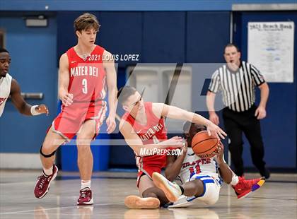 Thumbnail 2 in Mater Dei vs. San Leandro (CDM Beach Bash Tournament) photogallery.