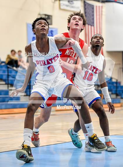 Thumbnail 1 in Mater Dei vs. San Leandro (CDM Beach Bash Tournament) photogallery.