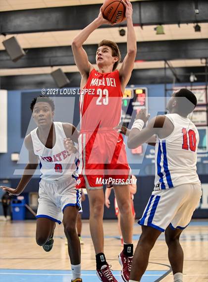 Thumbnail 2 in Mater Dei vs. San Leandro (CDM Beach Bash Tournament) photogallery.