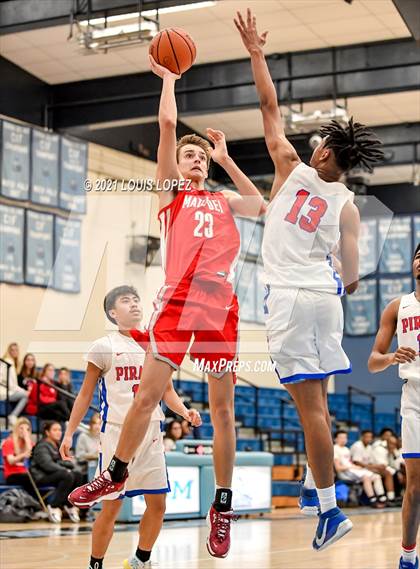 Thumbnail 3 in Mater Dei vs. San Leandro (CDM Beach Bash Tournament) photogallery.