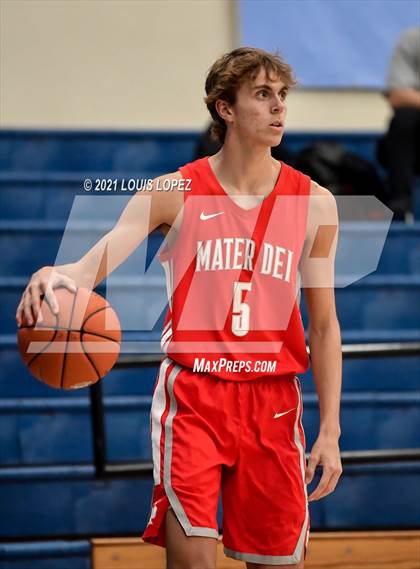 Thumbnail 2 in Mater Dei vs. San Leandro (CDM Beach Bash Tournament) photogallery.