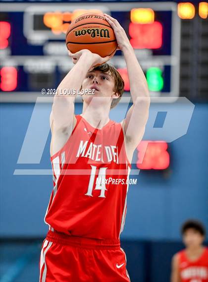 Thumbnail 3 in Mater Dei vs. San Leandro (CDM Beach Bash Tournament) photogallery.
