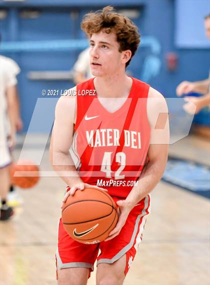Thumbnail 2 in Mater Dei vs. San Leandro (CDM Beach Bash Tournament) photogallery.