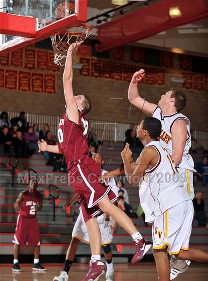 Thumbnail 3 in Don Bosco Prep vs Simi Valley (MaxPreps Holiday Classic) photogallery.