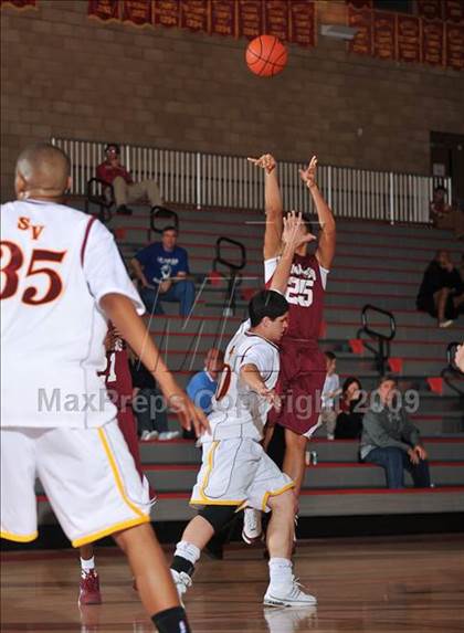 Thumbnail 3 in Don Bosco Prep vs Simi Valley (MaxPreps Holiday Classic) photogallery.