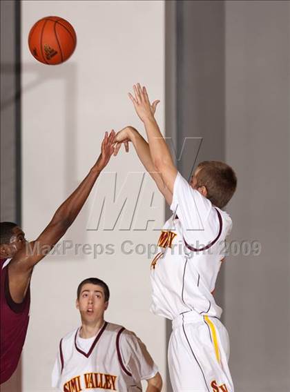 Thumbnail 3 in Don Bosco Prep vs Simi Valley (MaxPreps Holiday Classic) photogallery.