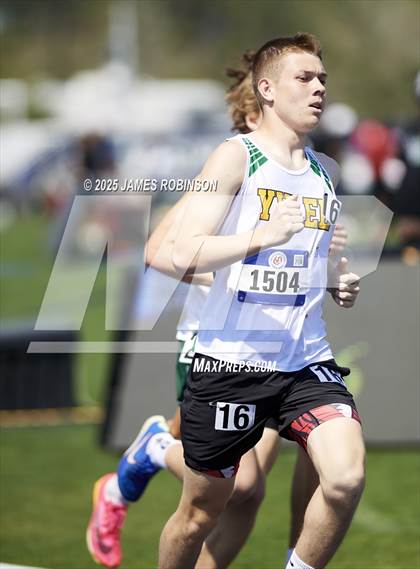 Thumbnail 3 in Bob Hayes Invitational (800m) photogallery.
