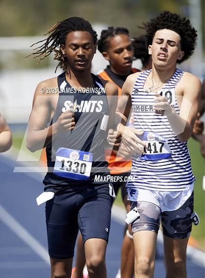 Thumbnail 2 in Bob Hayes Invitational (800m) photogallery.