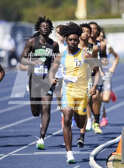 Thumbnail 1 in Bob Hayes Invitational (800m) photogallery.