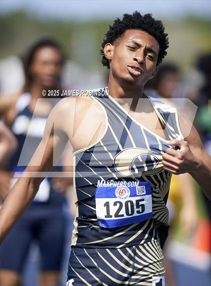 Thumbnail 2 in Bob Hayes Invitational (800m) photogallery.