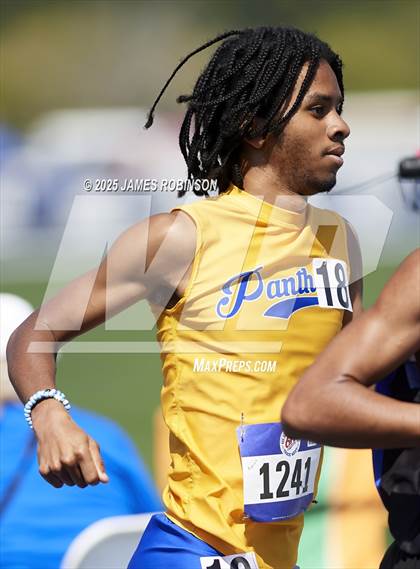 Thumbnail 1 in Bob Hayes Invitational (800m) photogallery.