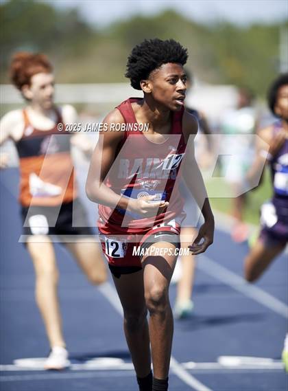 Thumbnail 1 in Bob Hayes Invitational (800m) photogallery.