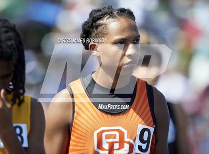Thumbnail 2 in Bob Hayes Invitational (800m) photogallery.