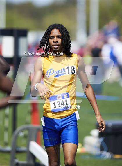Thumbnail 1 in Bob Hayes Invitational (800m) photogallery.