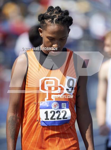 Thumbnail 3 in Bob Hayes Invitational (800m) photogallery.