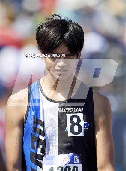 Thumbnail 2 in Bob Hayes Invitational (800m) photogallery.