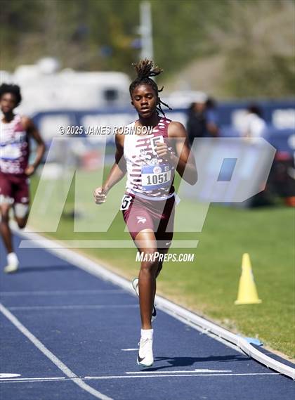 Thumbnail 1 in Bob Hayes Invitational (800m) photogallery.
