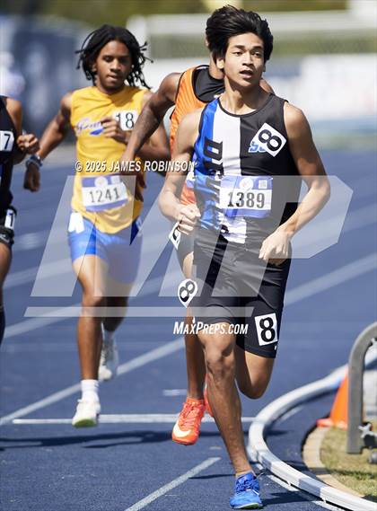 Thumbnail 2 in Bob Hayes Invitational (800m) photogallery.