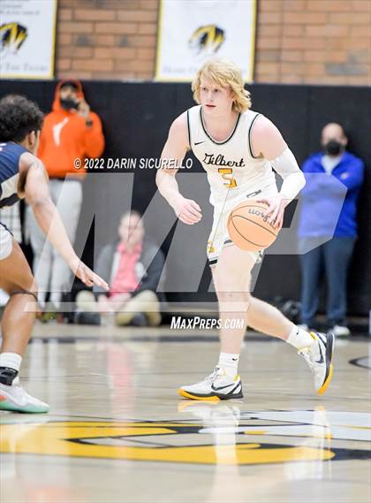 Thumbnail 3 in Gilbert vs McClintock (AIA 5A Semifinal) photogallery.