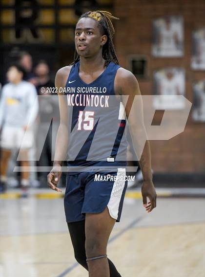 Thumbnail 3 in Gilbert vs McClintock (AIA 5A Semifinal) photogallery.