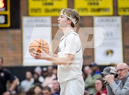 Thumbnail 2 in Gilbert vs McClintock (AIA 5A Semifinal) photogallery.