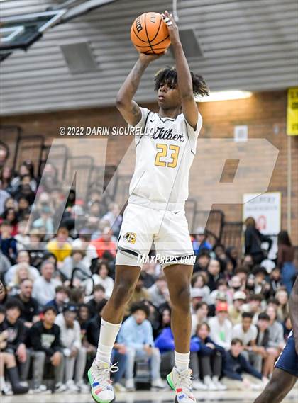 Thumbnail 3 in Gilbert vs McClintock (AIA 5A Semifinal) photogallery.