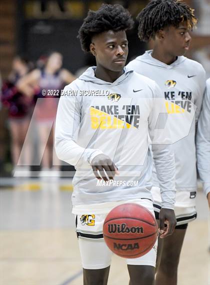 Thumbnail 2 in Gilbert vs McClintock (AIA 5A Semifinal) photogallery.