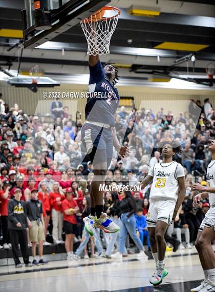 Thumbnail 3 in Gilbert vs McClintock (AIA 5A Semifinal) photogallery.