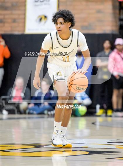 Thumbnail 2 in Gilbert vs McClintock (AIA 5A Semifinal) photogallery.