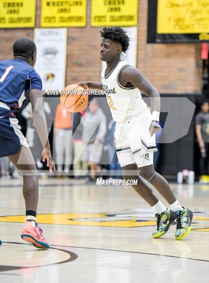 Thumbnail 2 in Gilbert vs McClintock (AIA 5A Semifinal) photogallery.