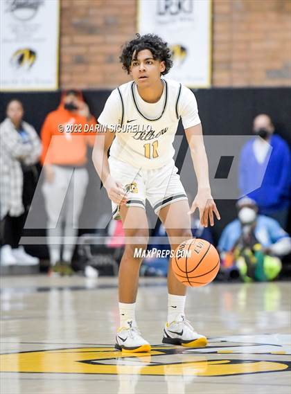 Thumbnail 1 in Gilbert vs McClintock (AIA 5A Semifinal) photogallery.