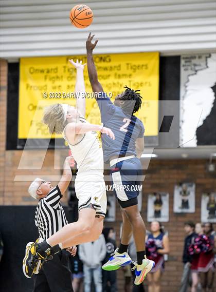 Thumbnail 1 in Gilbert vs McClintock (AIA 5A Semifinal) photogallery.