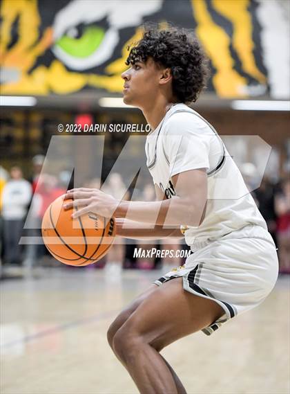 Thumbnail 1 in Gilbert vs McClintock (AIA 5A Semifinal) photogallery.