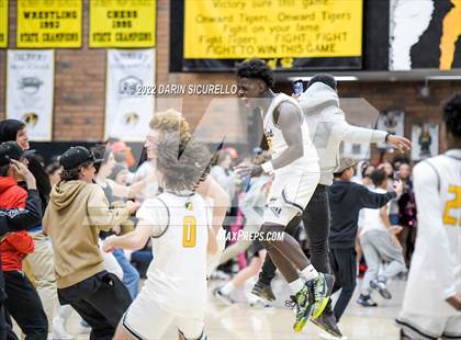 Thumbnail 1 in Gilbert vs McClintock (AIA 5A Semifinal) photogallery.