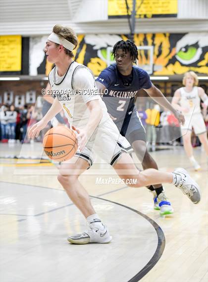 Thumbnail 2 in Gilbert vs McClintock (AIA 5A Semifinal) photogallery.