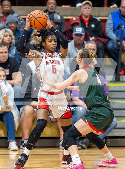 Thumbnail 1 in Lincoln vs. Alton (State Farm Shootout) photogallery.