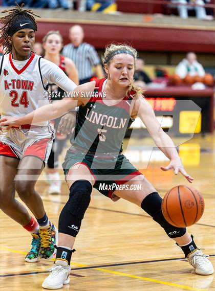 Thumbnail 3 in Lincoln vs. Alton (State Farm Shootout) photogallery.