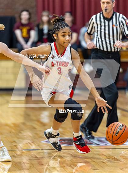 Thumbnail 3 in Lincoln vs. Alton (State Farm Shootout) photogallery.