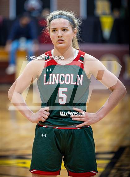 Thumbnail 1 in Lincoln vs. Alton (State Farm Shootout) photogallery.