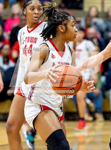 Thumbnail 3 in Lincoln vs. Alton (State Farm Shootout) photogallery.